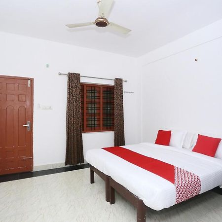 Oyo Flagship Kaveri Tourist Home Guruvāyūr エクステリア 写真