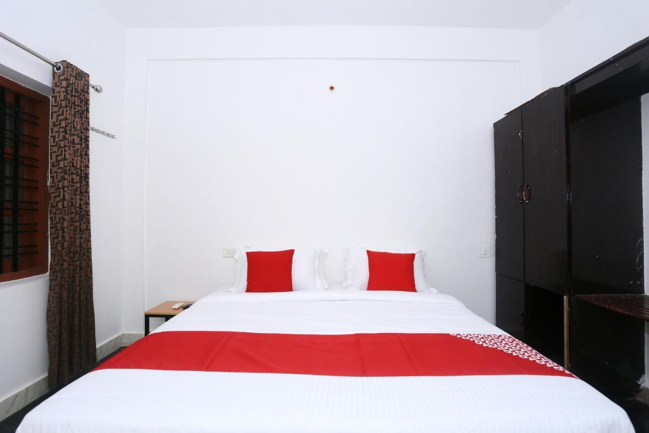 Oyo Flagship Kaveri Tourist Home Guruvāyūr エクステリア 写真