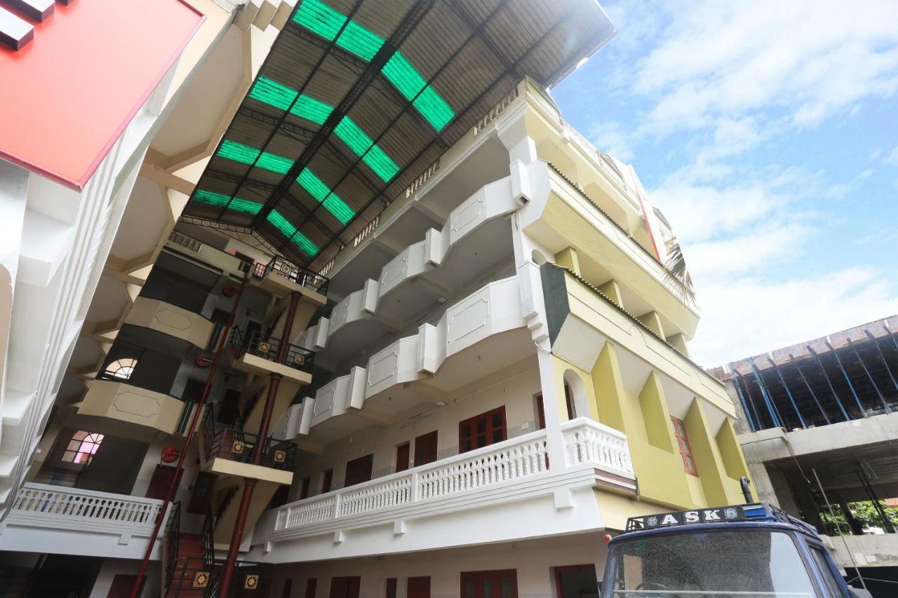Oyo Flagship Kaveri Tourist Home Guruvāyūr エクステリア 写真