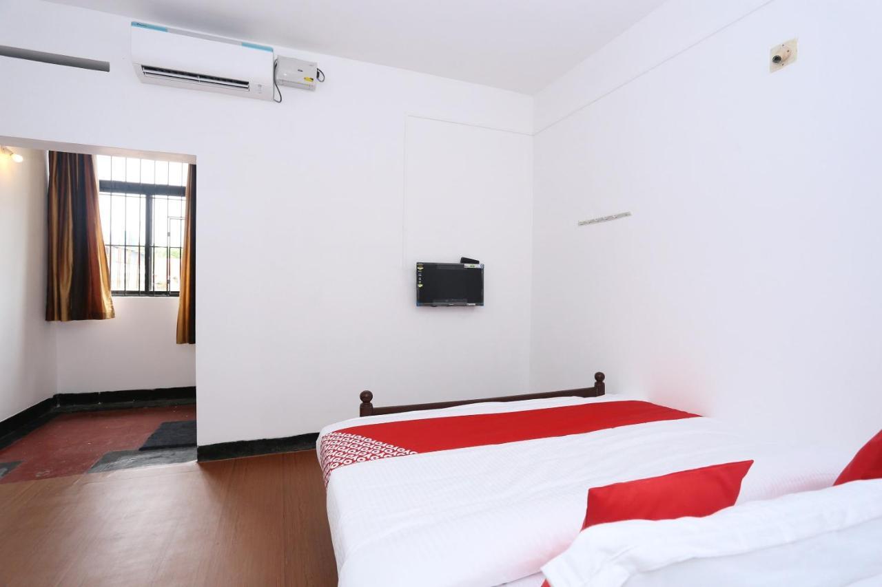 Oyo Flagship Kaveri Tourist Home Guruvāyūr エクステリア 写真
