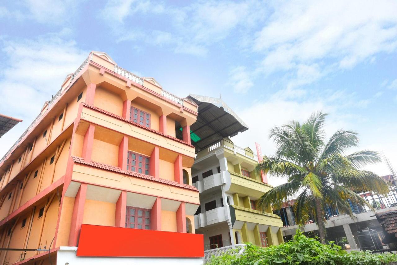Oyo Flagship Kaveri Tourist Home Guruvāyūr エクステリア 写真