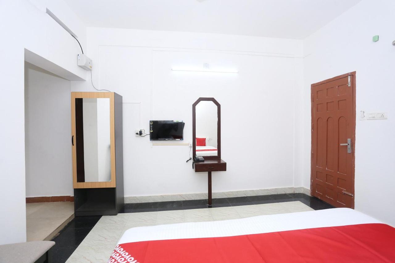 Oyo Flagship Kaveri Tourist Home Guruvāyūr エクステリア 写真