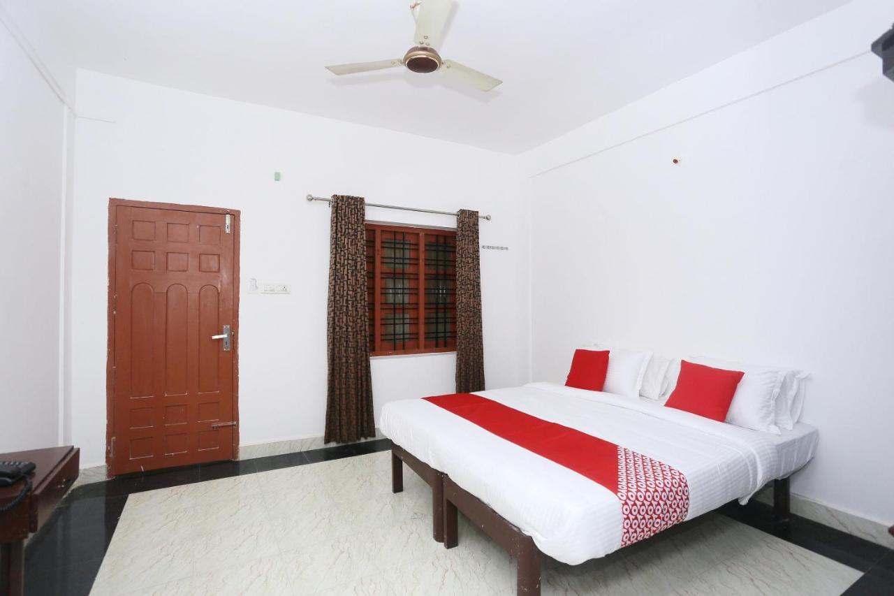 Oyo Flagship Kaveri Tourist Home Guruvāyūr エクステリア 写真